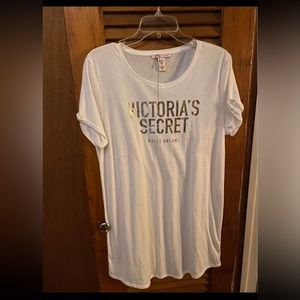 Brand New 🌟 Women’s White Victoria Secret Night Shirt 👚!! Size XS/Small